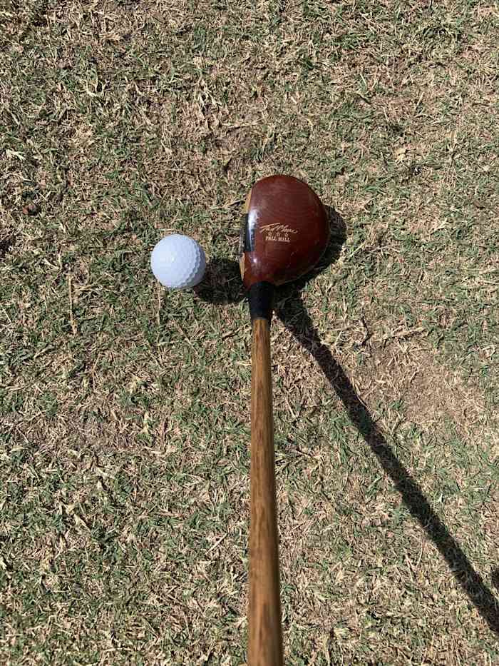 Writer Shaun Tolson's golf bag included an aesthetically pleasing persimmon driver that featured a hickory shaft.